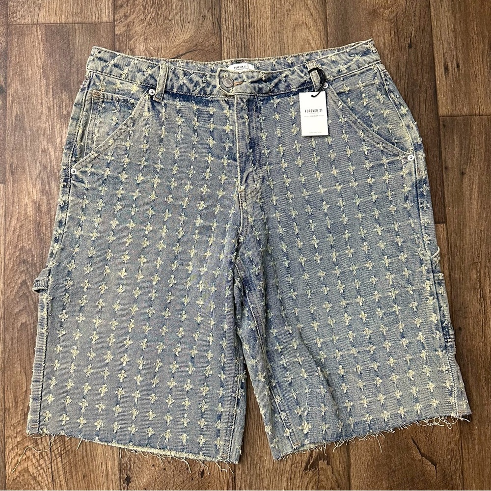 Forever 21 Blue Distressed Cargo Denim Shorts Women’s Size 31